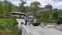 <b>不畏炎暑，参观领导促提升</b>